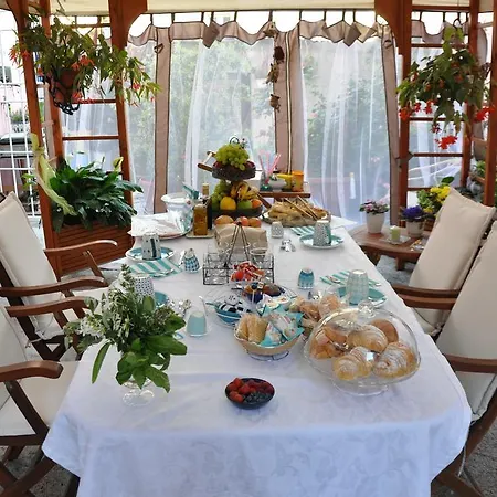 Oda ve Kahvaltı Iulia Augusta 3*