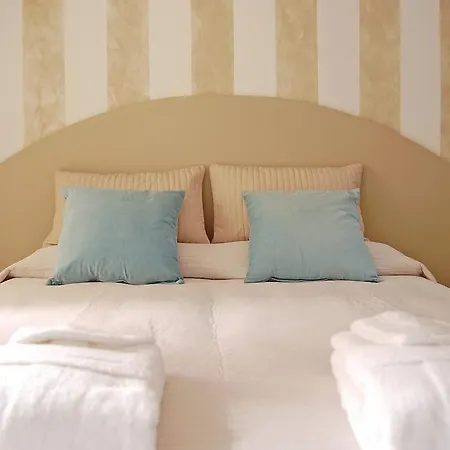 Iulia Augusta Oda ve Kahvaltı Albenga